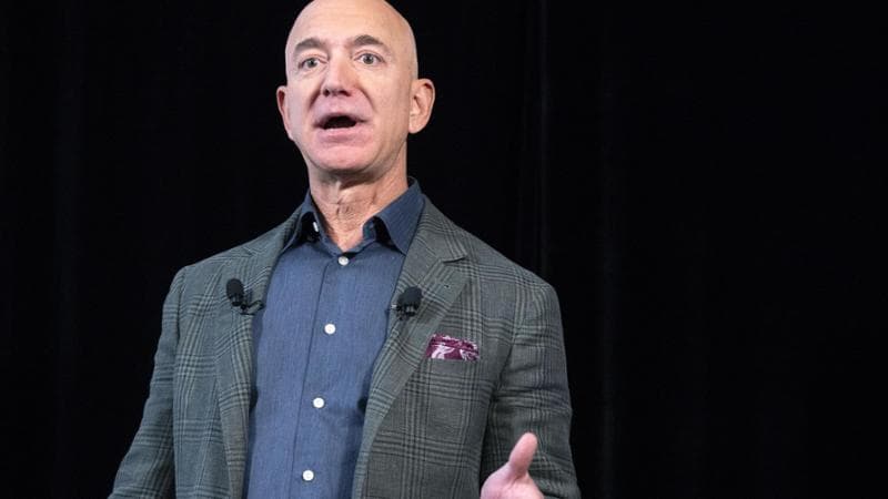 Bezos si congratula con Trump: “Straordinario”. Ma il suo Washington Post attacca il vincitore: “Sarà ancora più crudele. Ha elementi fascisti”