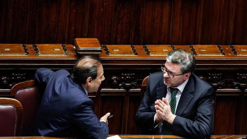Maurizio Leo (s) e il ministro dell'Economia e Finanze Giancarlo Giorgetti alla Camera durante il voto del DEF, Roma, 28 Aprile 2023.&nbsp;ANSA/GIUSEPPE LAMI