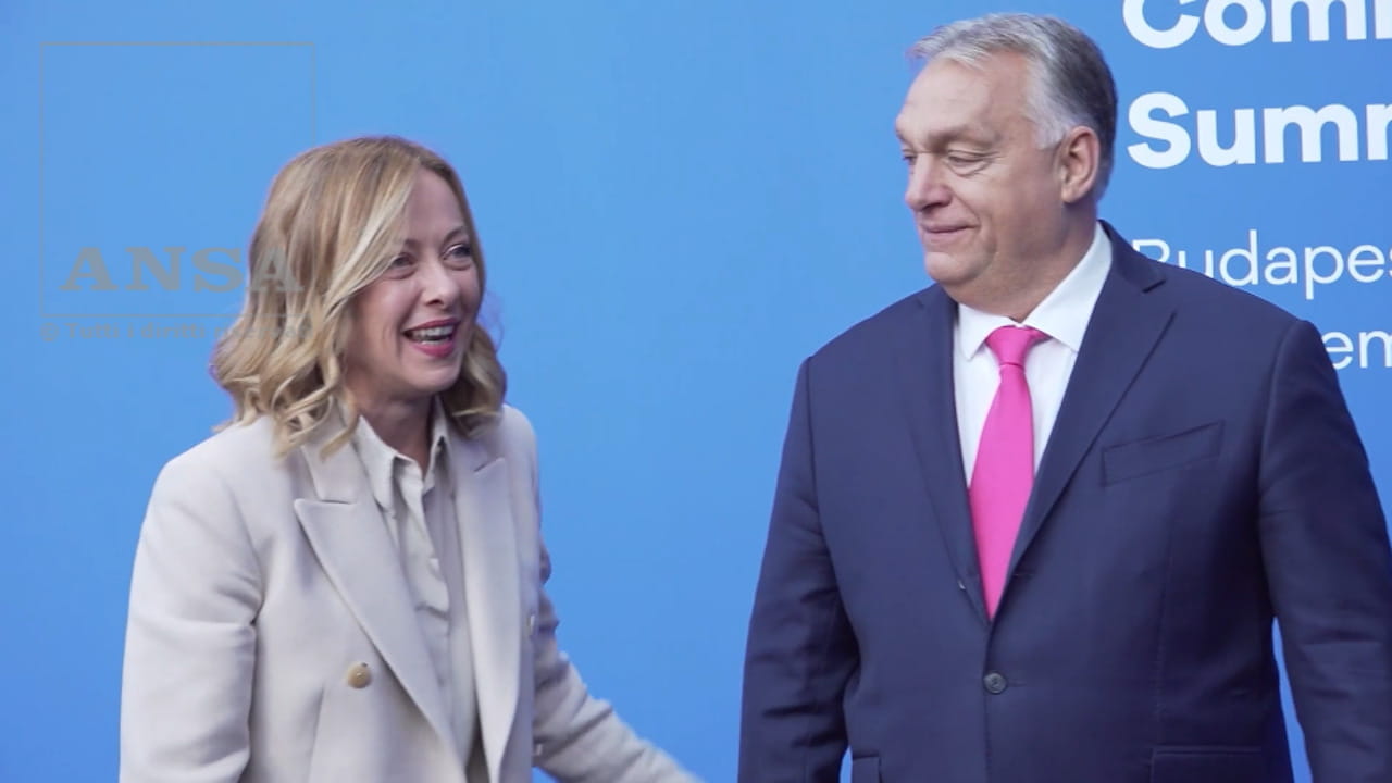 Orban accoglie Meloni al summit della Comunità politica europea