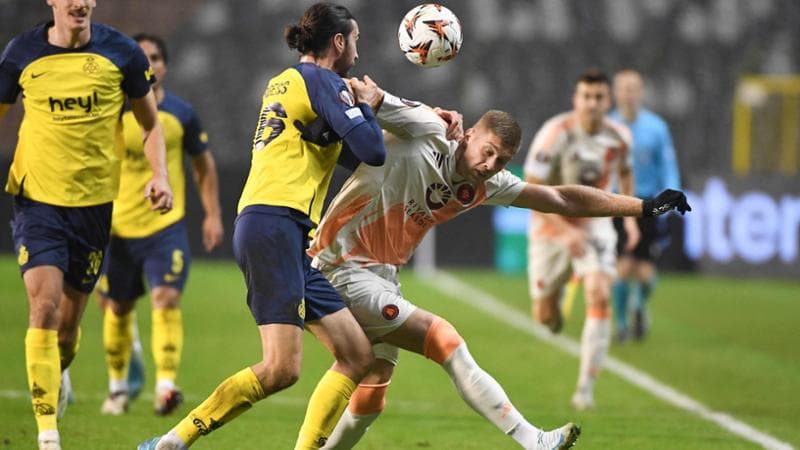 Duello tra Burgess e Dovbyk