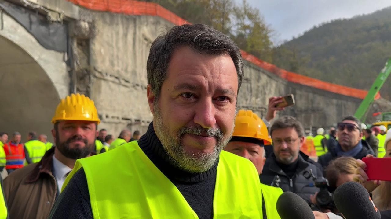 Salvini: "Danneggiati milioni di italiani, scorretto sciopero senza fasce garanzia"