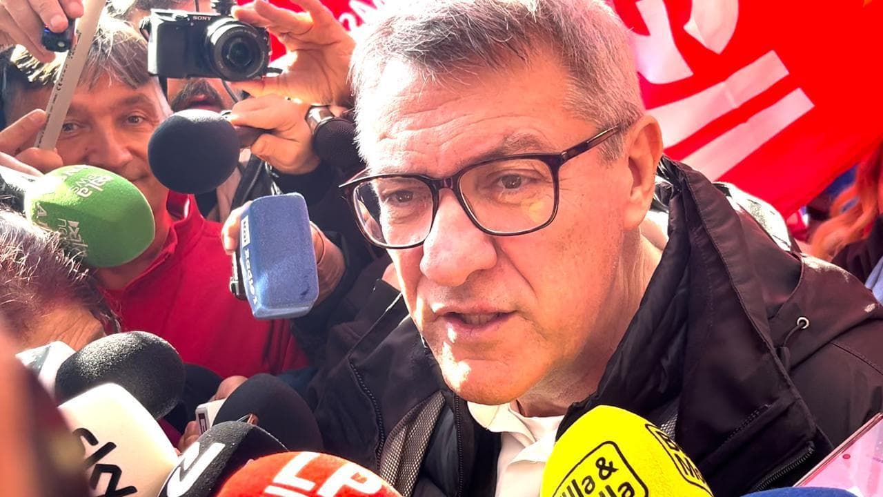 Sciopero trasporti, la rabbia dei sindacati davanti al Mit di Salvini. Landini: "Rivolta sociale, ci siamo rotti"