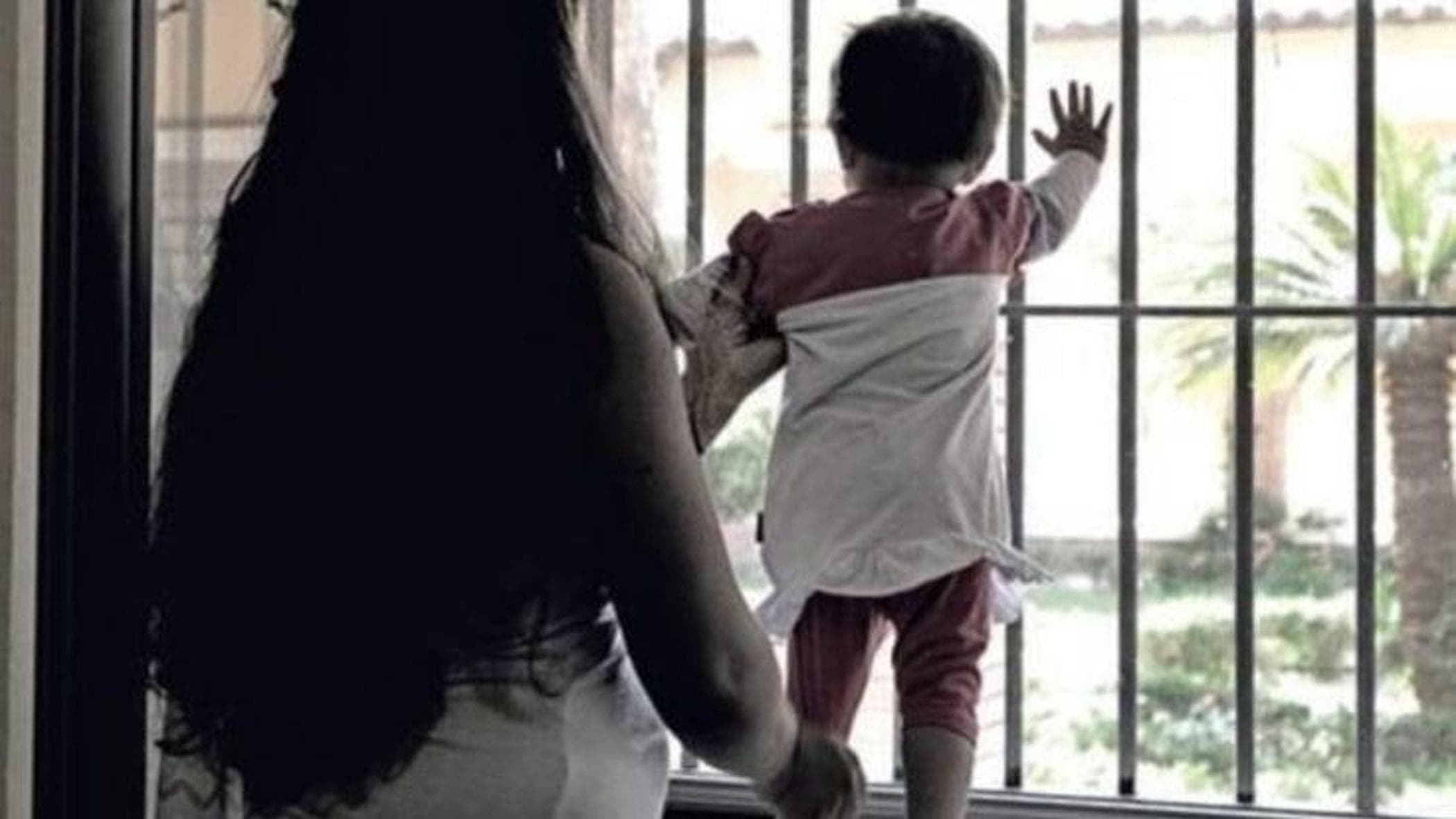 Annesiyle birlikte cezaevinde bulunan 1,5 yaşındaki Cagliari evine döndü
