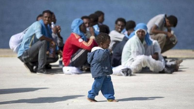 Migranti, perché la storia di una donna arrivata con la figlia e documenti falsi dal Congo può essere una nuova tegola per l’Italia