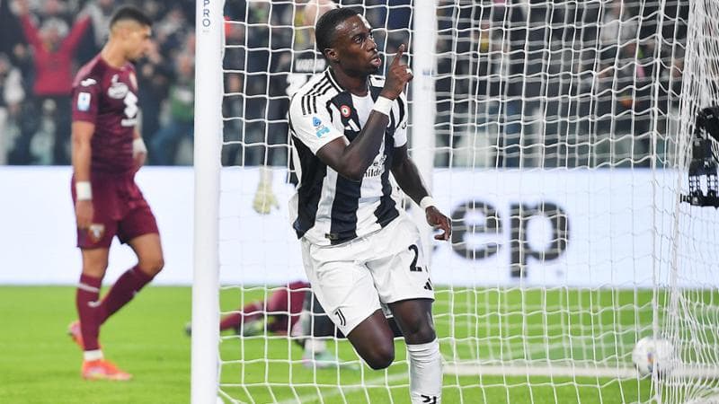 Weah esulta dopo il gol