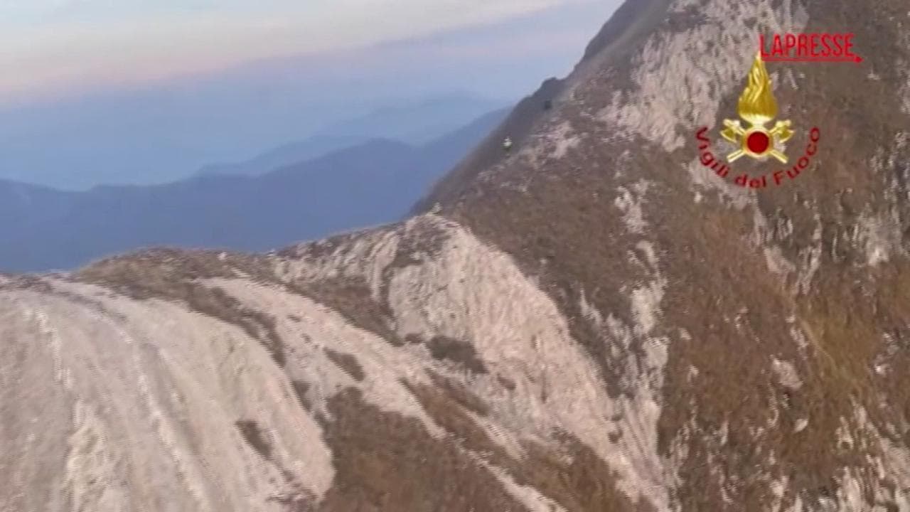 I vigili del fuoco salvano due escursionisti sul monte Pisanino