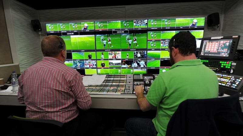 La trasmissione di una partita in diretta tv
