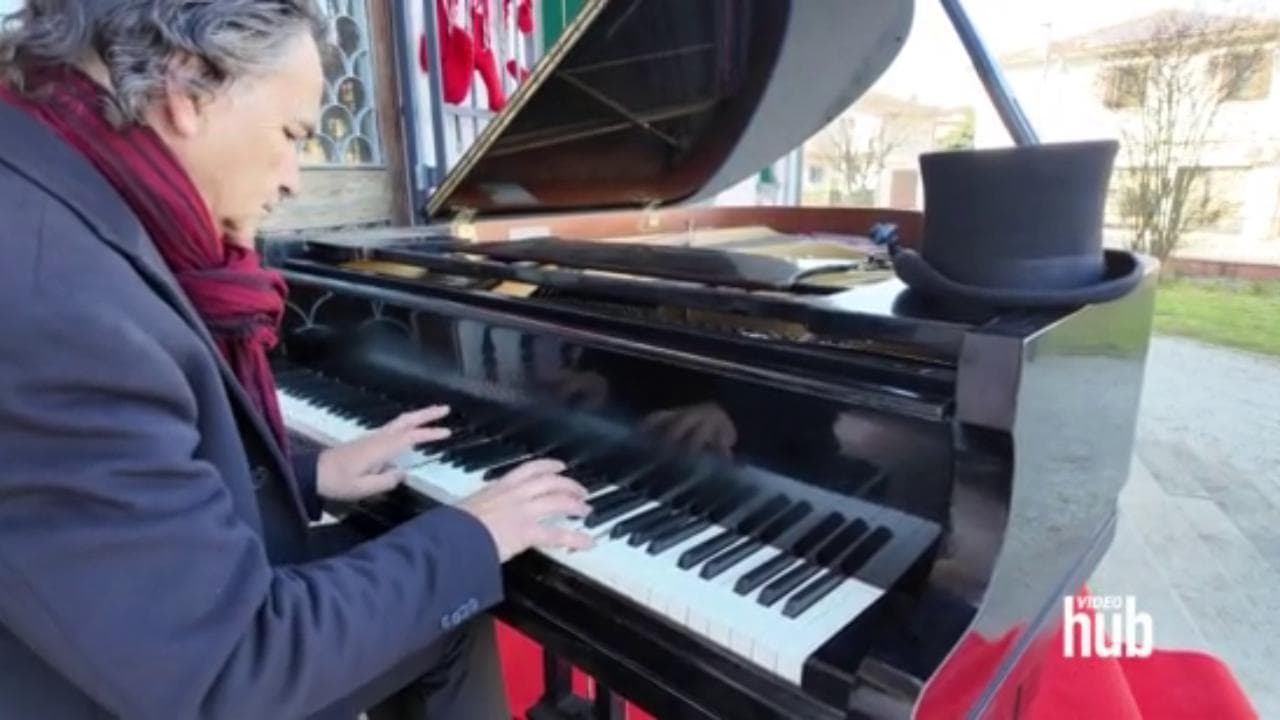Giulia Cecchettin, Vigonovo la ricorda sulle note di un pianoforte. Il sindaco: "Dalla sua storia una nuova consapevolezza"