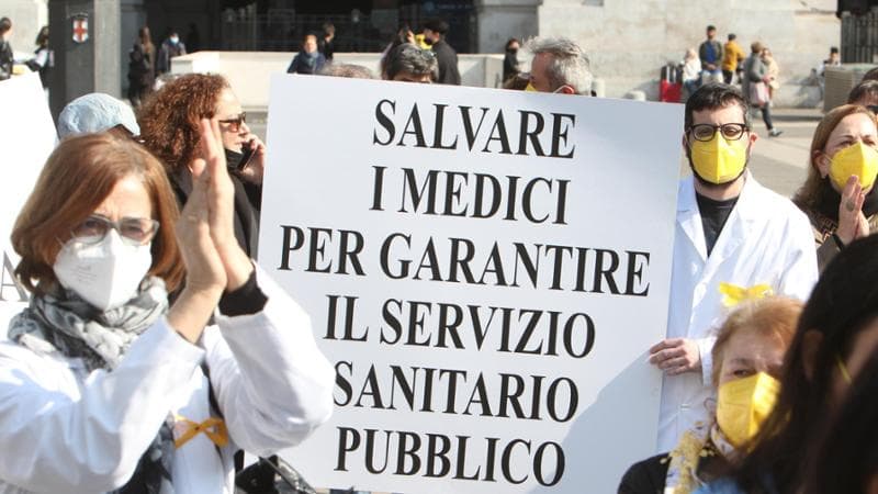 Una protesta dei medici di medicina generale a Milano