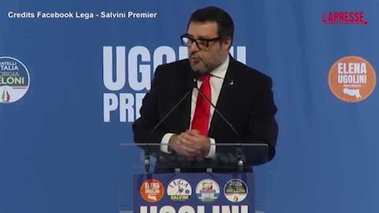 Migranti, Salvini: "Le sentenze servono a cooperative rosse per fare miliardi"