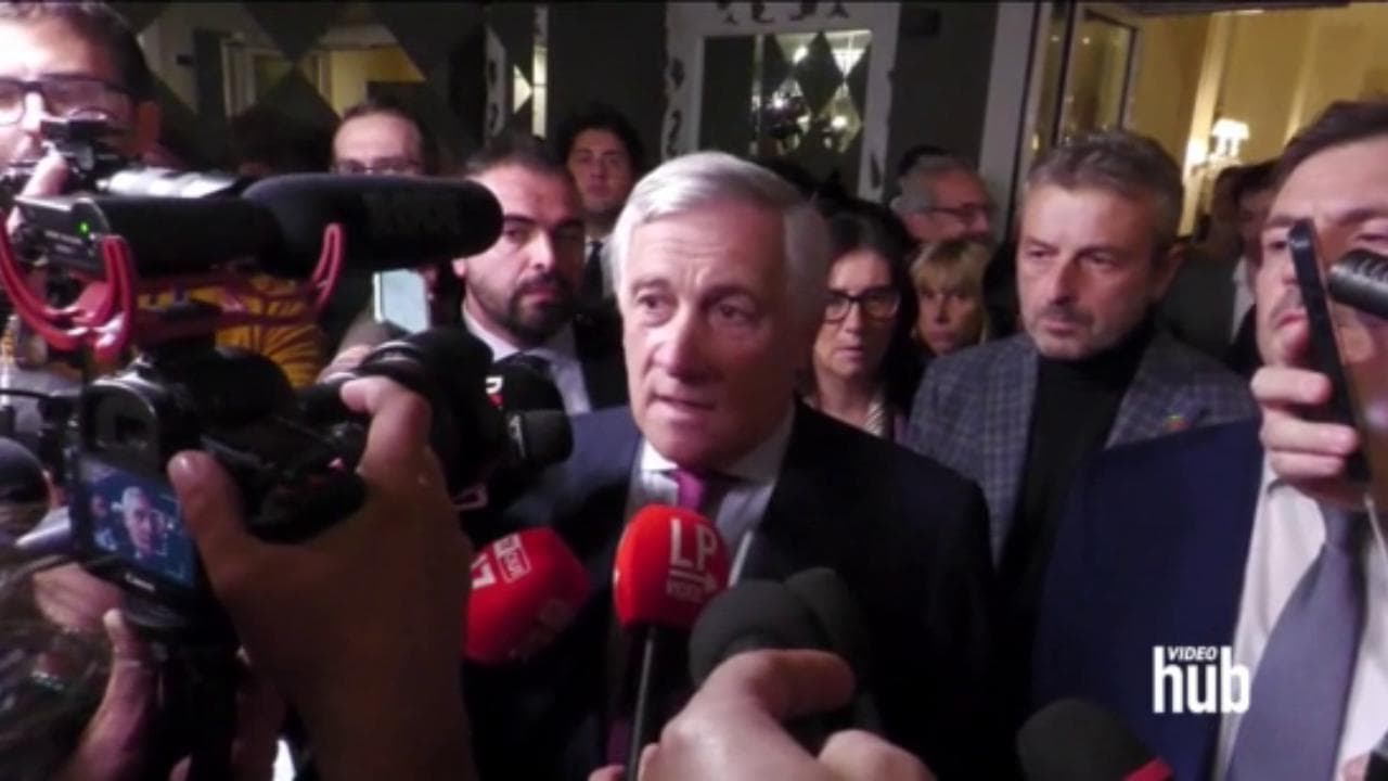 Tajani parafrasa Pasolini sugli scontri di Bologna: "Poliziotti figli del popolo aggrediti da figli di papà"