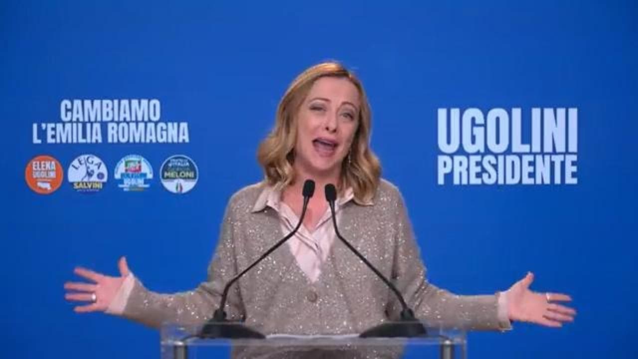 Meloni show a Bologna. Sindacati, sinistra e femministe: frecciate e smorfie, il nemico è servito