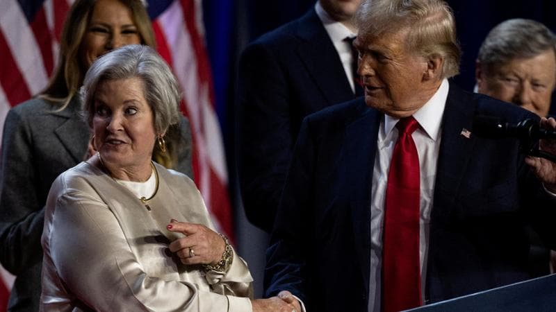 Susie Wiles con Trump. Sarà capo di gabinetto