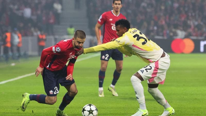 Cabal in azione contro il Lille in Champions
