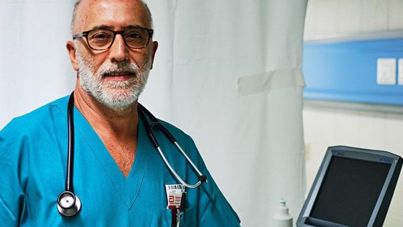 Il primario del Pronto soccorso dell'ospedale di Lamezia Terme, Rosarino Procopio, aggredito dai parenti di una degente che doveva essere dimessa dal reparto di Osservazione breve intensiva
