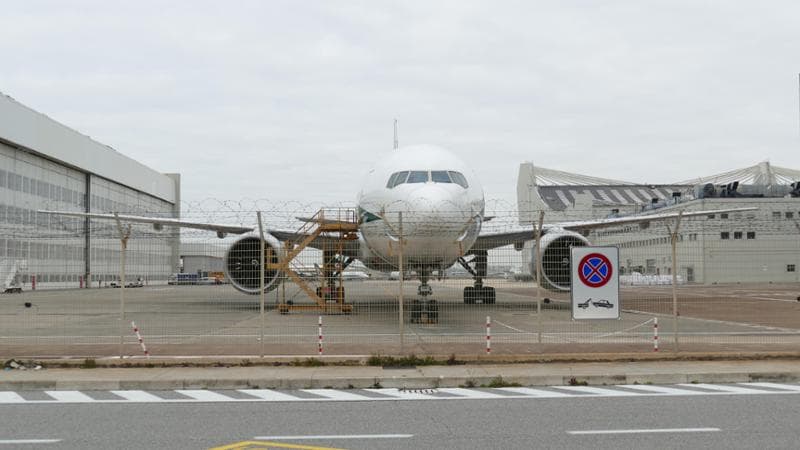 Un vecchio aereo di Alitalia a Fiumicino