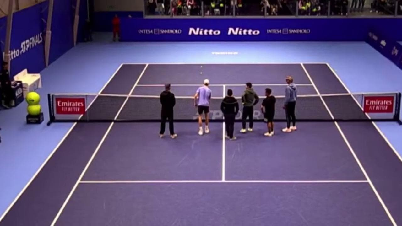 Sinner perde e reagisce sbuffando: ma sono bocce, non è tennis