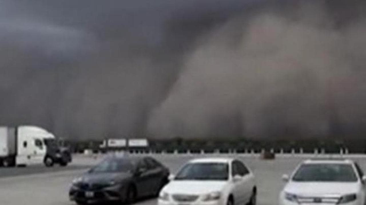 California, una gigantesca tempesta di polvere crea disagi e feriti