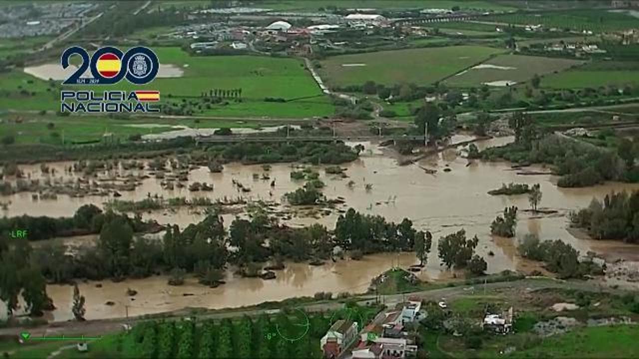 Piogge torrenziali in Spagna, Malaga allagata: la vista dall'elicottero