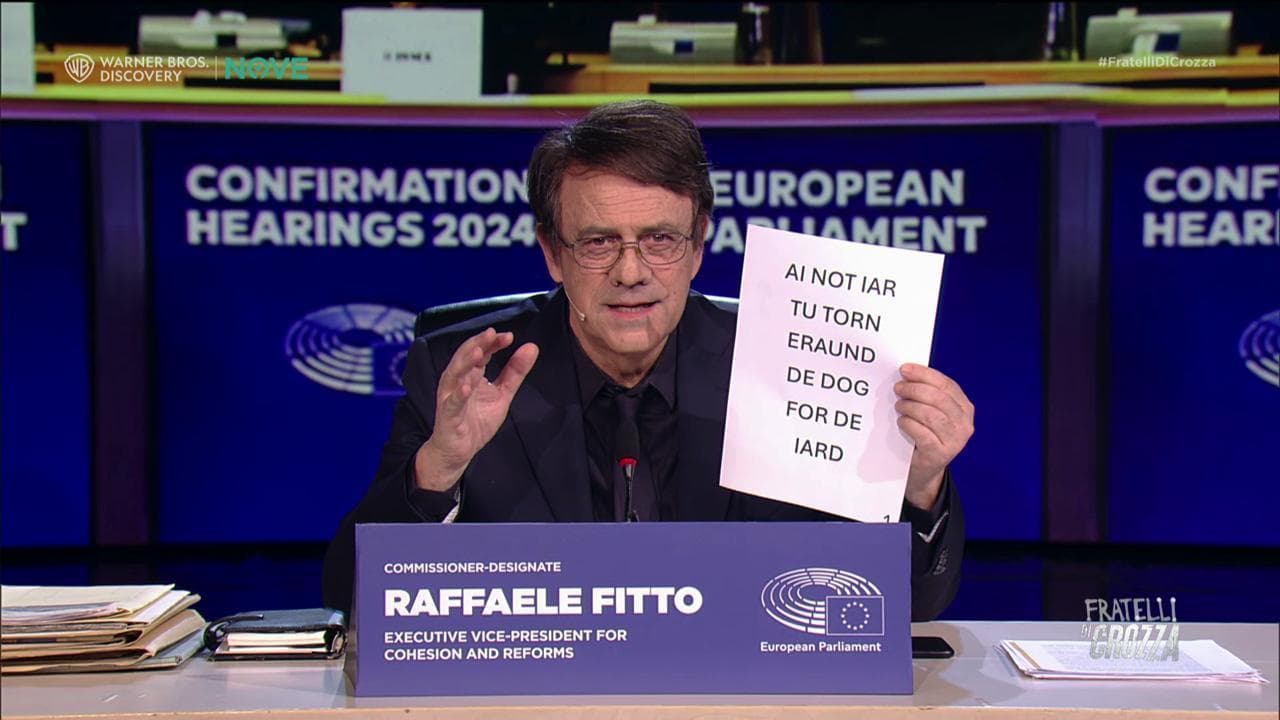 Crozza-Fitto e i problemi con l'inglese: "No problem, se passo l'esame  Meloni mi regala un motorino"
