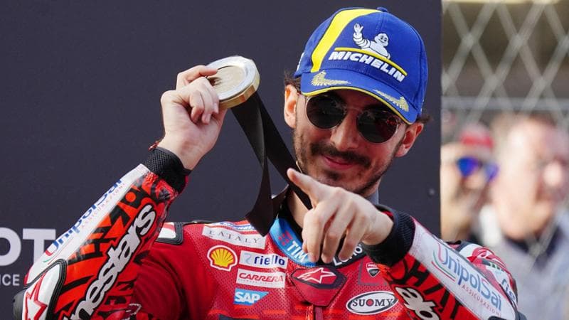 Pecco Bagnaia sul podio