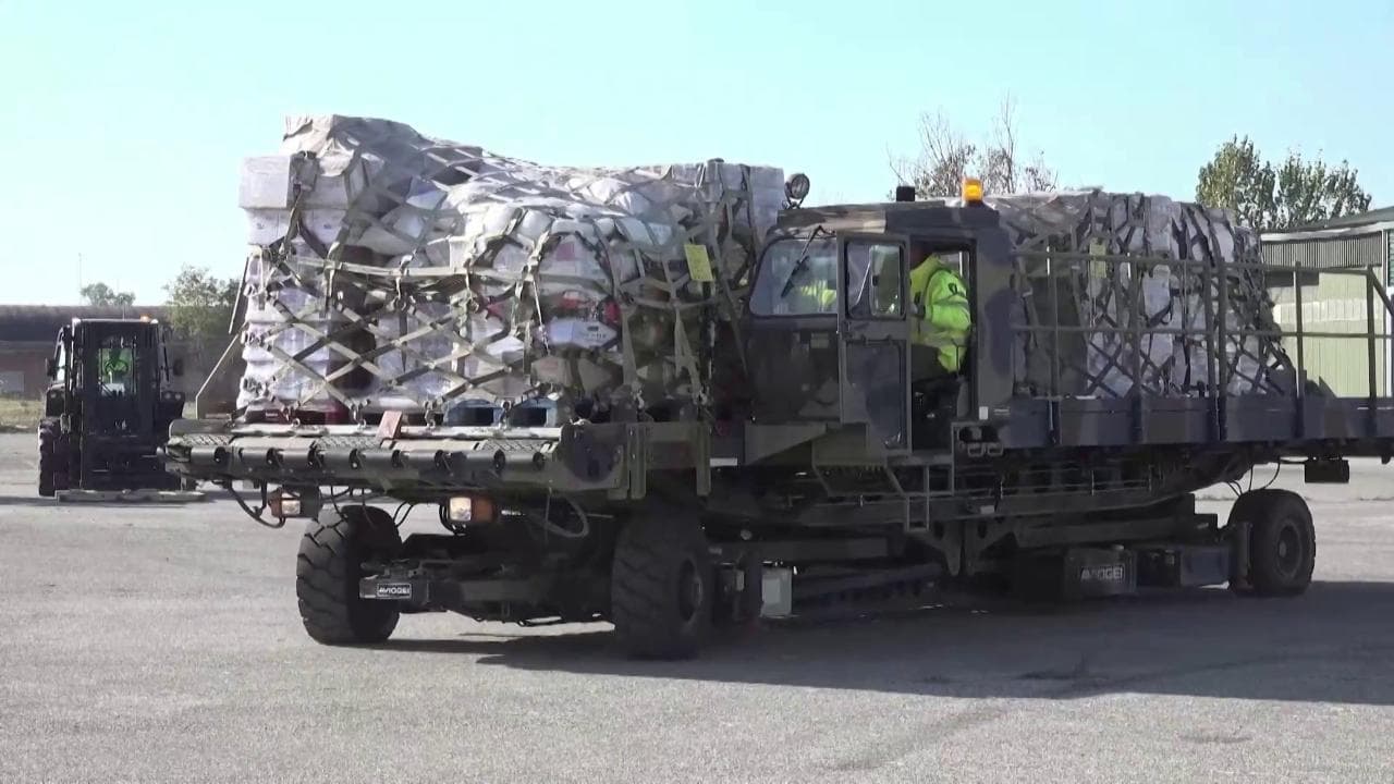 Gaza, l'Italia invia 15 tonnellate di aiuti umanitari