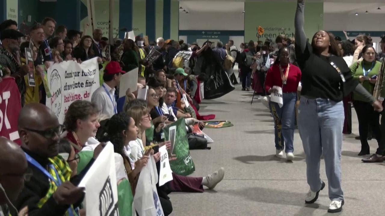 Cop29, a Baku è vietato manifestare gridando: "Potete solo mormorare"
