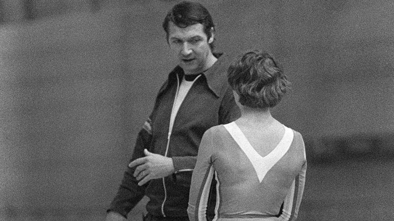 Bela Karolyi con Nadia Comaneci in una foto del 1978