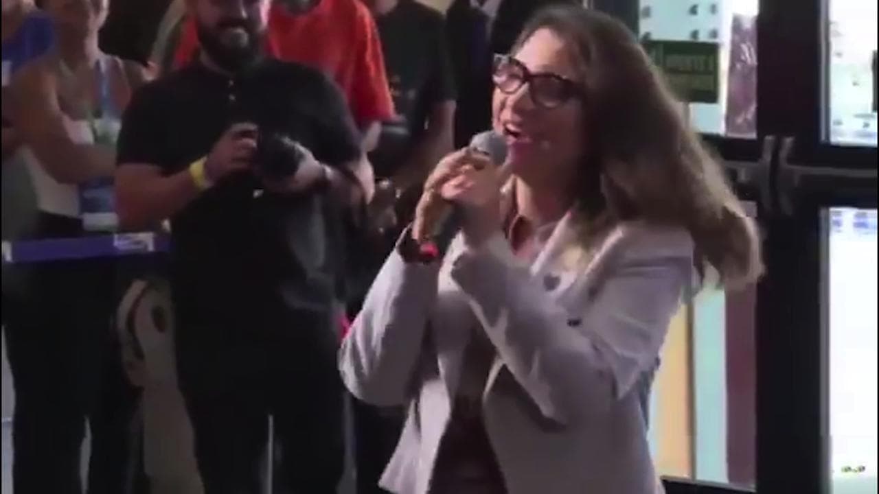 G20, la first lady brasiliana insulta Elon Musk: "F**k you"