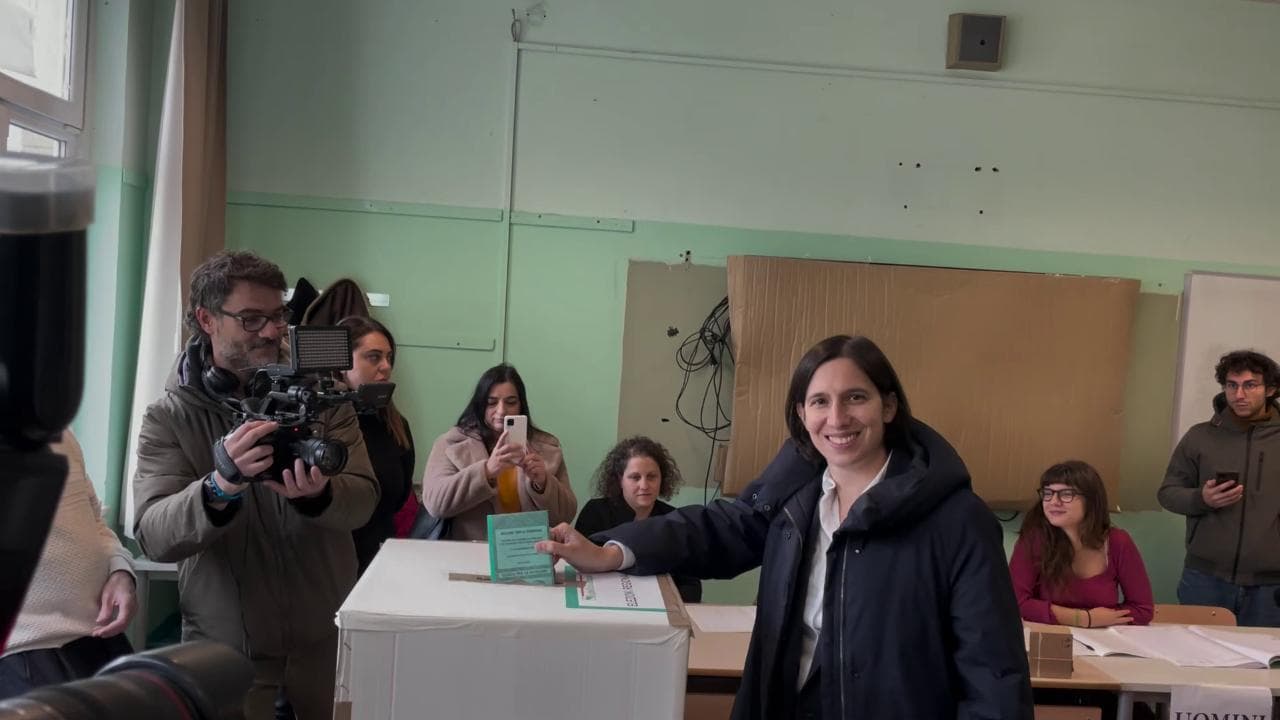 Elezioni regionali in Emilia-Romagna, Elly Schlein vota in centro a Bologna