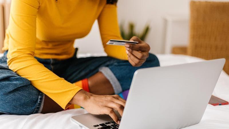 L’abbonamento parte gratis, ma con il rinnovo arriva la stangata: i consigli per evitare la trappola
