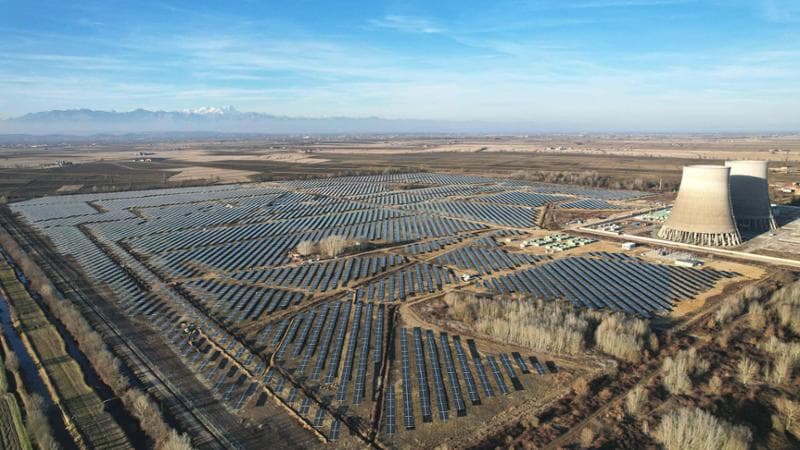 L'impianto fotovoltaico Enel a Trino Vercellese, sito di una vecchia centrale termoelettrica chiusa nel 2013: potrebbe ospitare dei data center