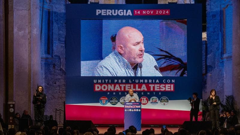 Stefano Bandecchi alla chiusura della campagna elettorale di Donatella Tesei