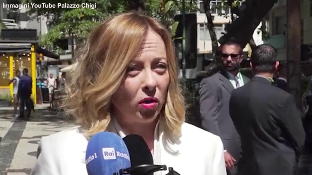 Meloni come Valditara: "L'immigrazione illegale incide sulla violenza contro le donne"