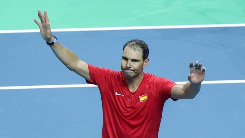 Rafa Nadal saluta il pubblico di Malaga