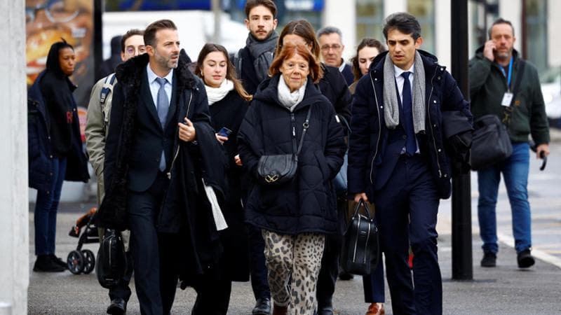 Gisèle Pelicot con i suoi avvocati