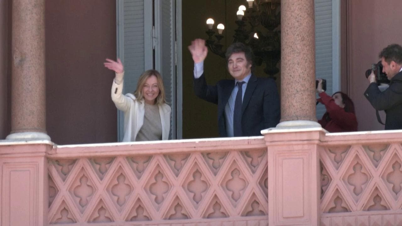 Meloni da Milei in Argentina: "Tuteliamo l'identità dell'Occidente e la sovranità delle nazioni"