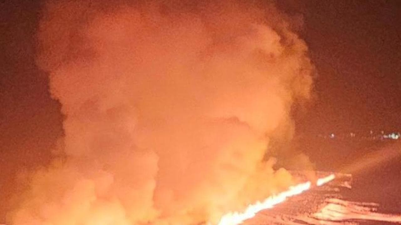 Islanda in fiamme, lava e fuoco illuminano Reykjavik: la spettacolare eruzione del vulcano