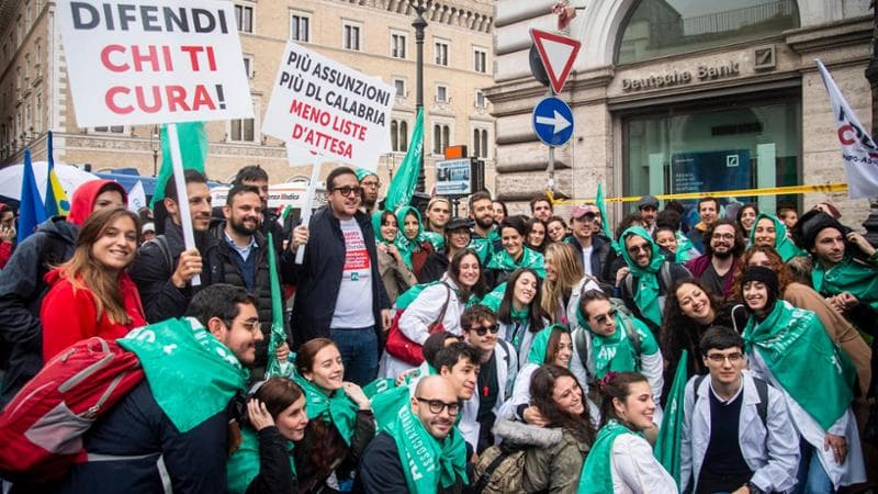 A Roma la protesta dei medici e degli infermieri contro la manovra