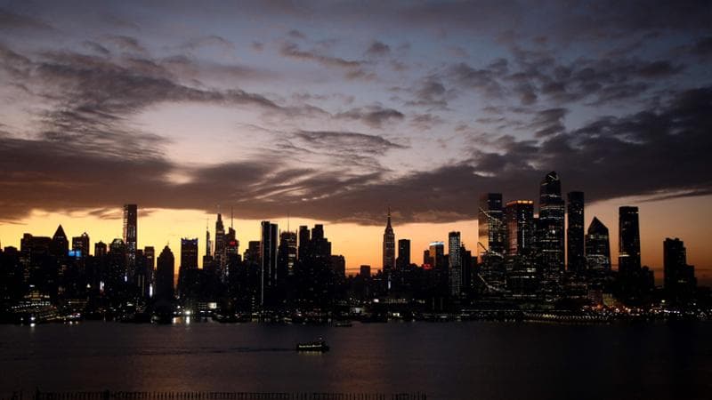 Una immagine dell'alba a Manhattan