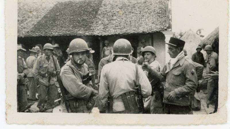 Una immagine esposte al Museo della guerra di Rovereto (Trento) fino al 31 agosto 2025 (info: museodellaguerra.it) e contenute nei libri di Luca Fregona 1 Gruppo di legionari italiani a Cam Lo, marzo 1949 2 Sul delta del Fiume Rosso, dicembre 1952