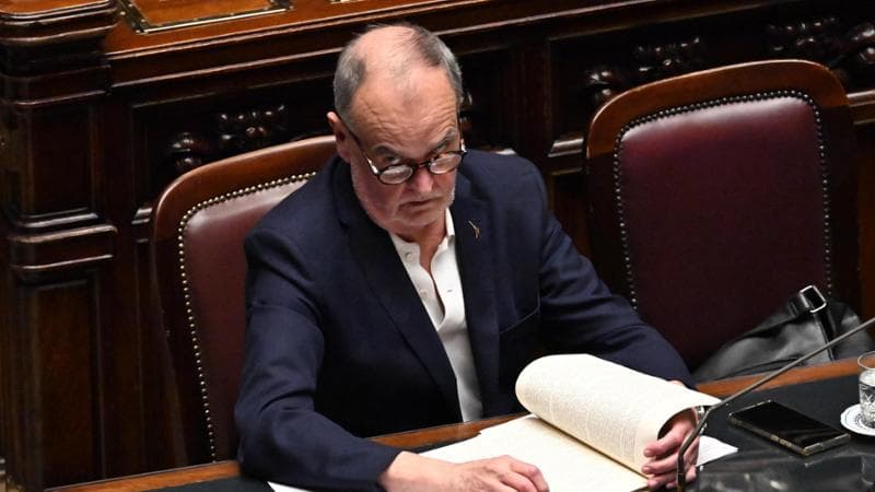Autonomia ferma dopo la Consulta: Calderoli sospende i tavoli con le regioni