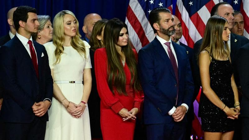 Michael Boulos  (il primo da sinistra), figlio di Massad Boulos, e marito di Tiffany Trump (al suo fianco)