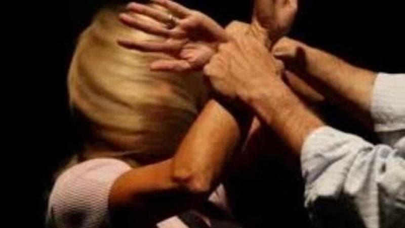 Violenza sulle donne, per un adolescente su tre la gelosia è amore. Il 20% ha fatto sesso non voluto