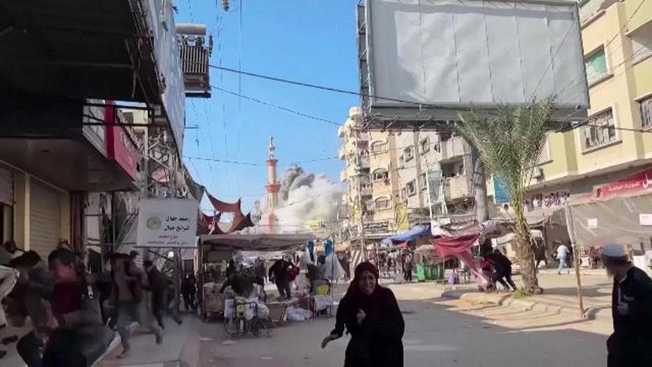 Gaza, prima il boato poi l'esplosione: raid israeliano rade al suolo una moschea a Nuseirat