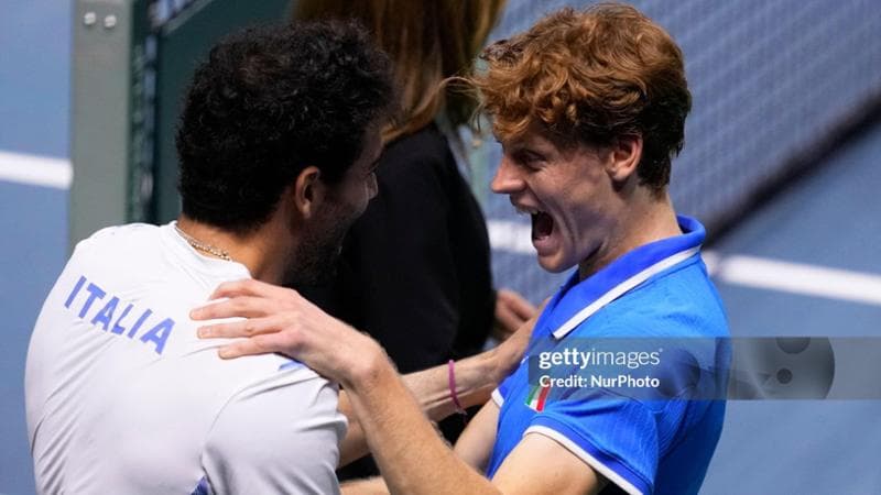 L'abbraccio tra Jannik Sinner e Matteo Berrettini
