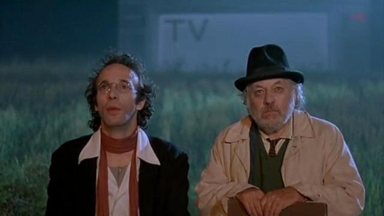 'La voce della luna', Benigni e Villaggio nel film di Fellini - la clip