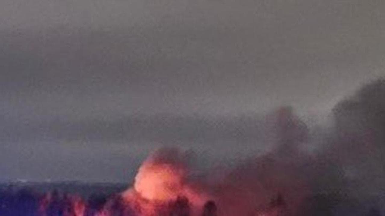 Lituania, aereo cargo si schianta a Vilnius: le immagini riprese da un automobilista