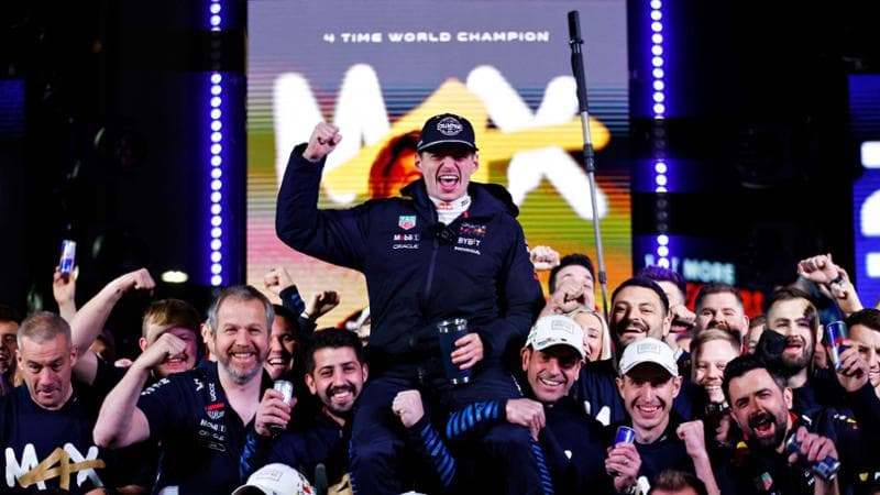 Max Verstappen festeggia la vittoria del mondiale