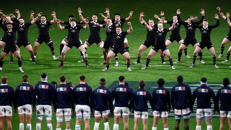La haka degli All Blacks prima della sfida con l'Italia